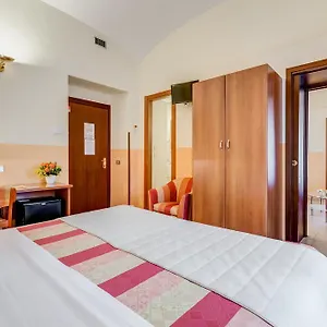 Hotel Domus Carmelitana, Roma